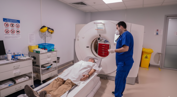 Hospital de Tomé aporta reducir lista de espera de exámenes TAC para usuarios de Talcahuano y Hualpén